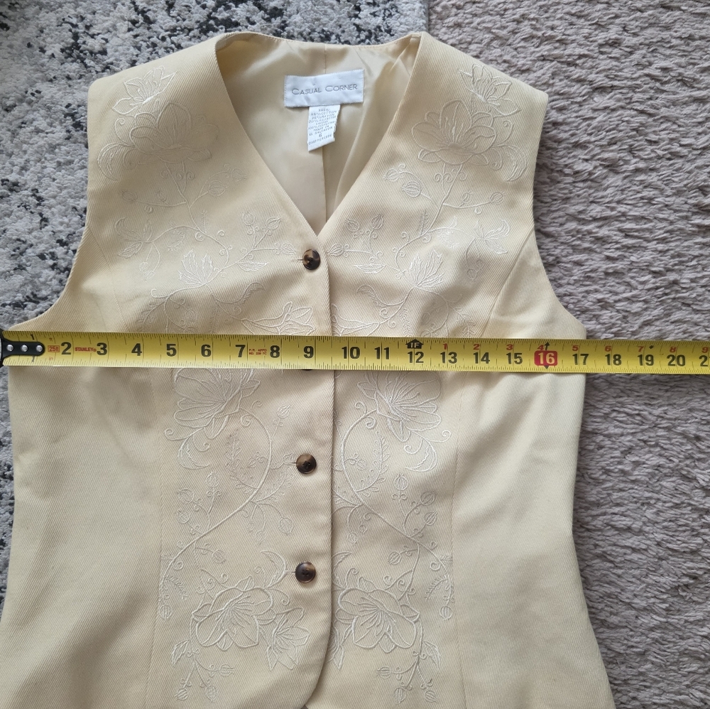 Vintage 90s Casual Corners Embroidered Vest Womens 6 Yellow Cotrage Core Preppy - Picture 9 of 9
